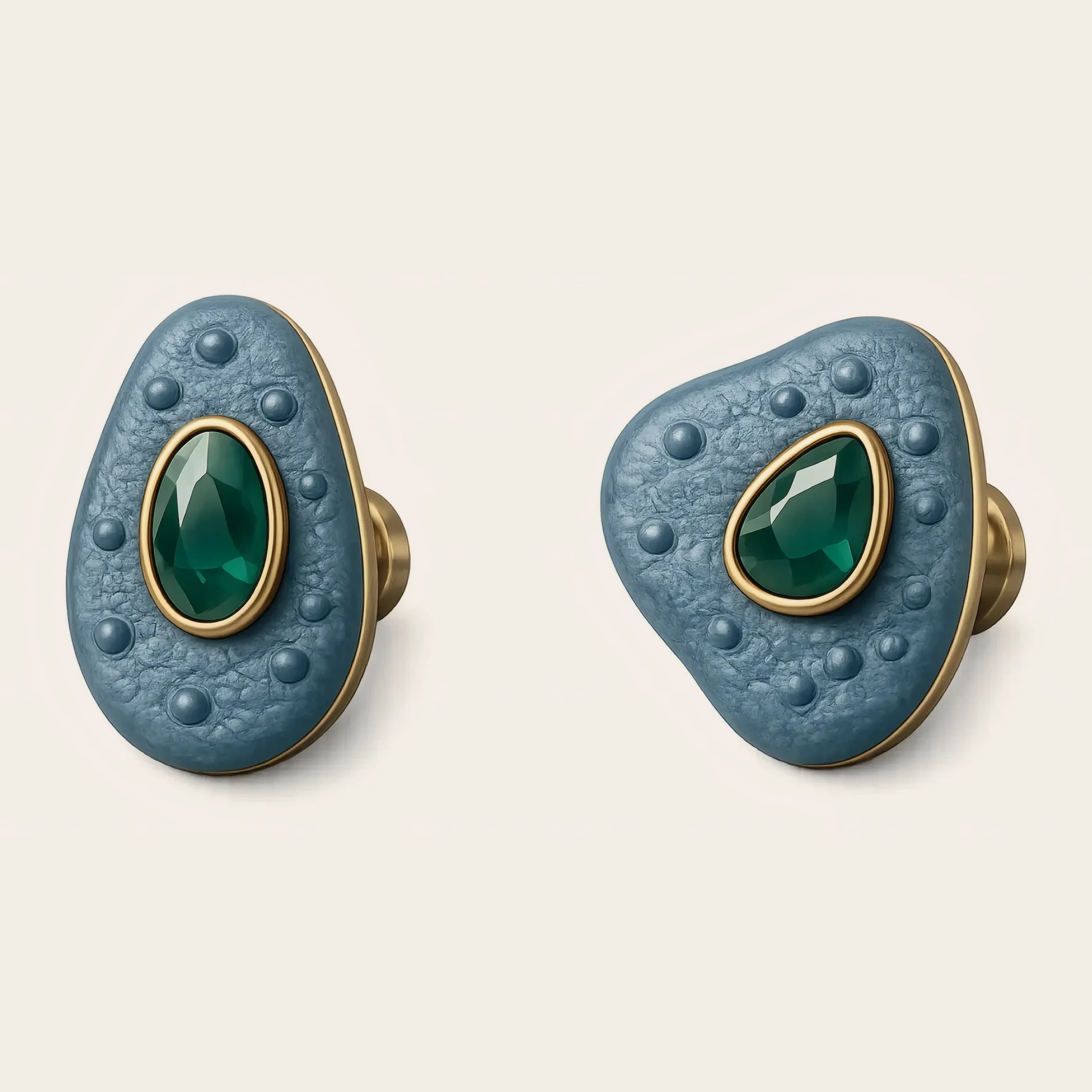 The handles of the coral Oddie, in blue and green
